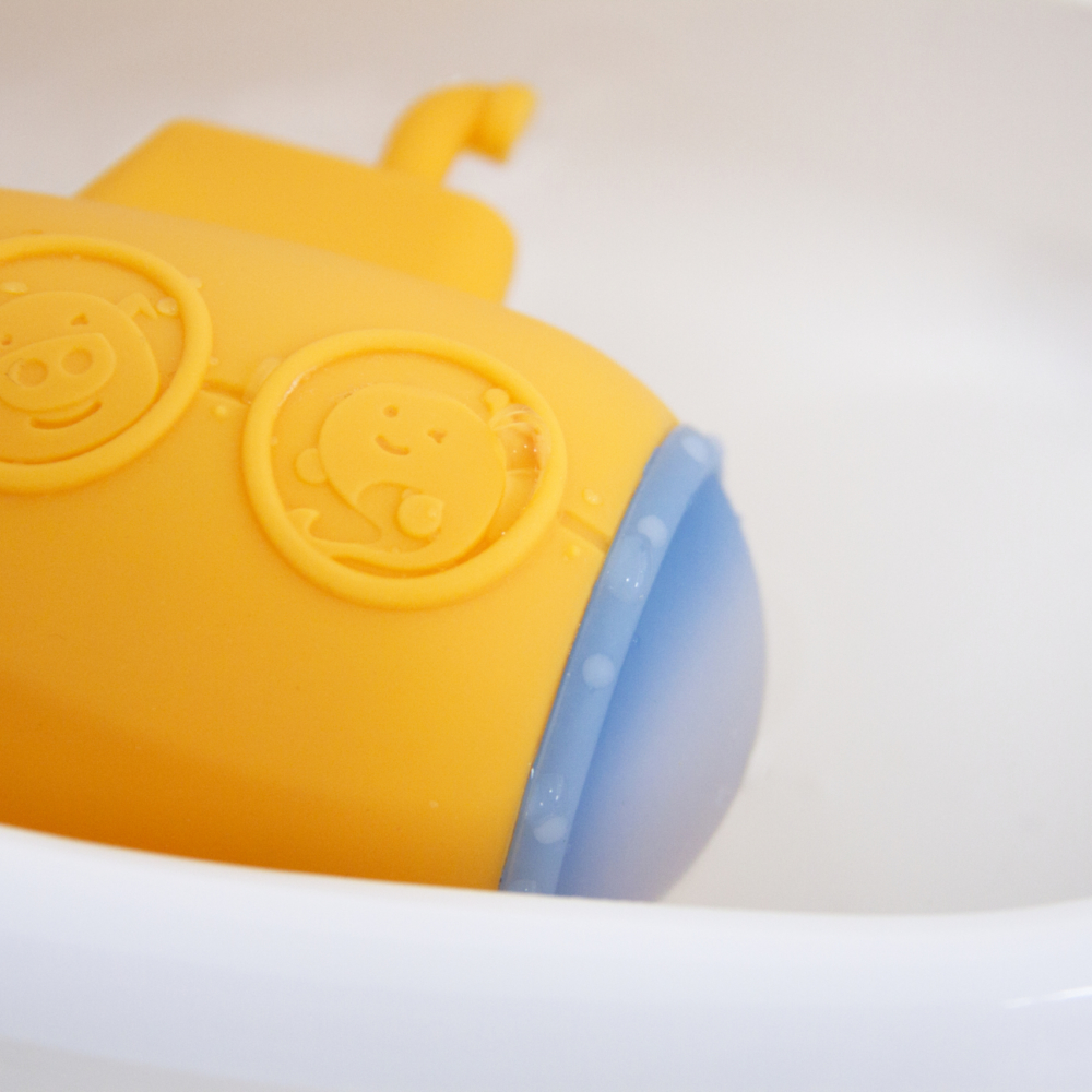 Marcus & Marcus Baby Silicone Bath Toy - Submarine Squirt - Image 3