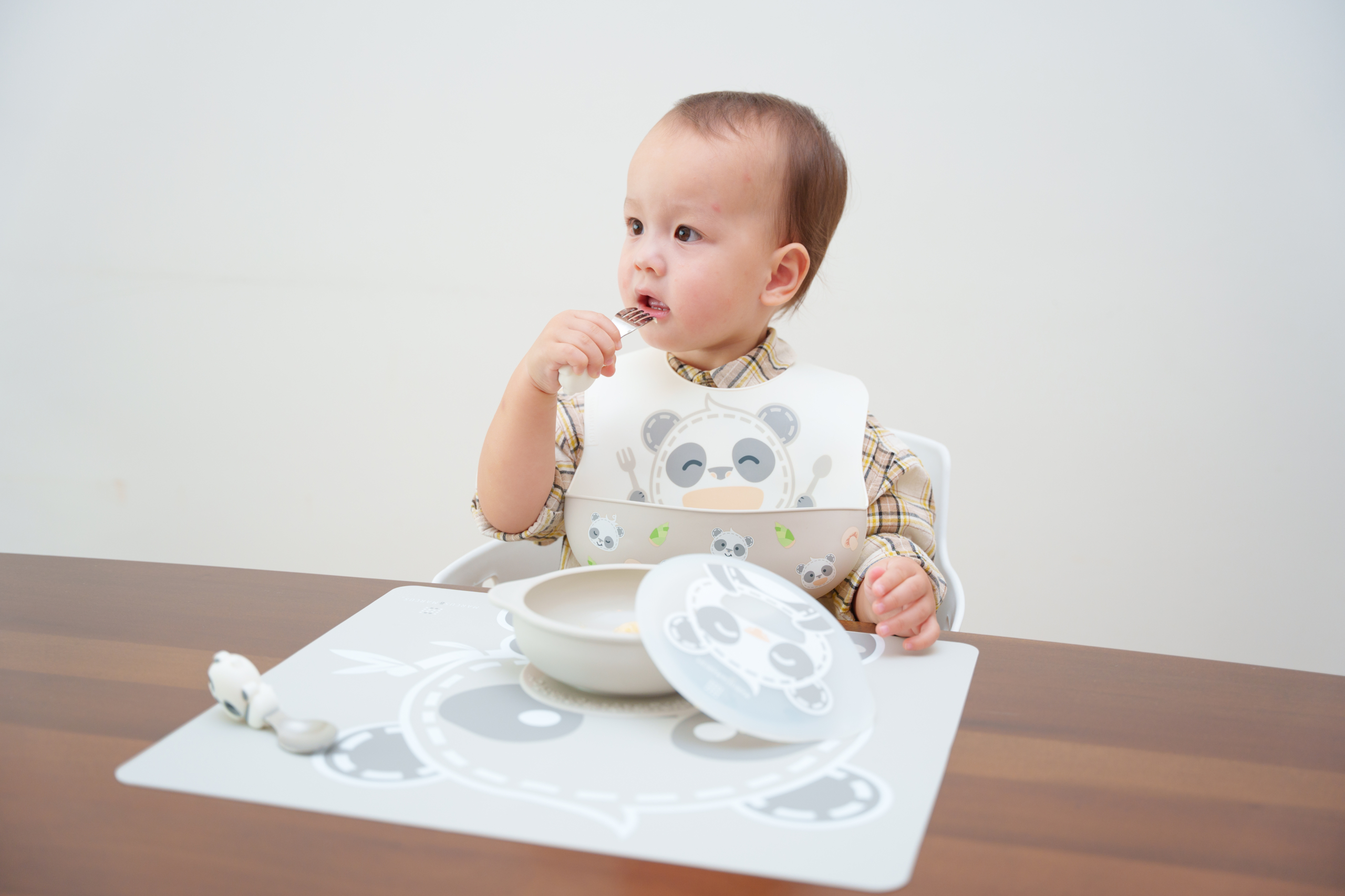 Marcus & Marcus Wide Coverage Silicone Baby Bib - Pebble - Image 2